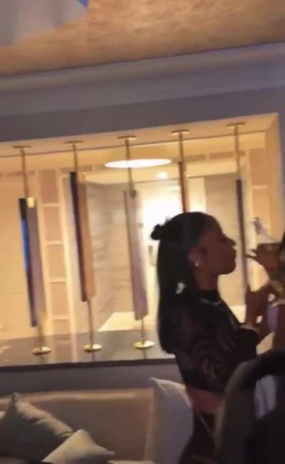 YE, PLAYBOI CARTI, QUAVO

"FUCK SUMN"