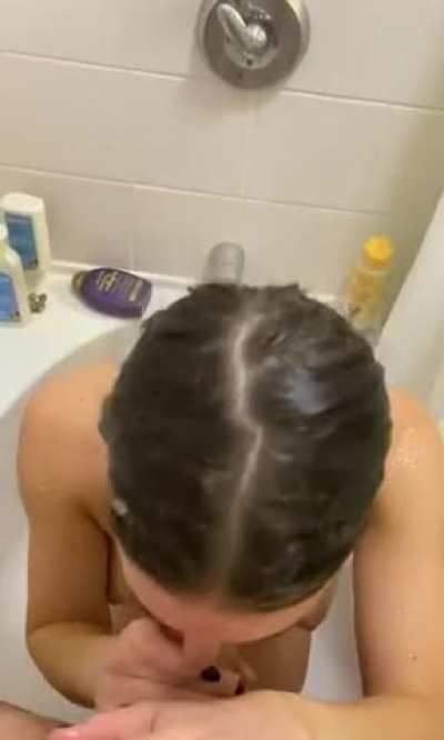 Cutie making him cum in the shower