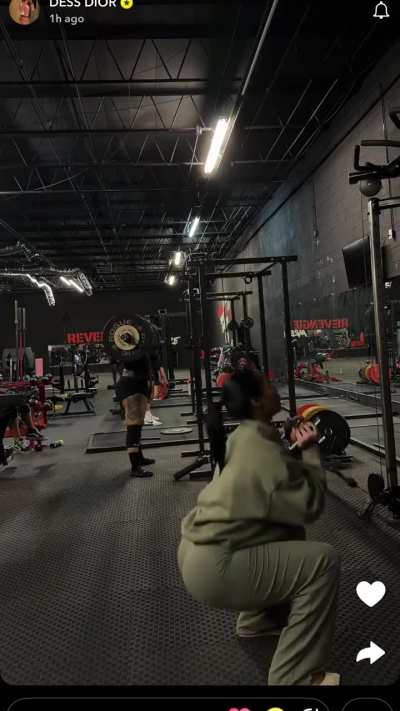 Big booty Dess Dior back in the gym