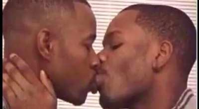 👬
