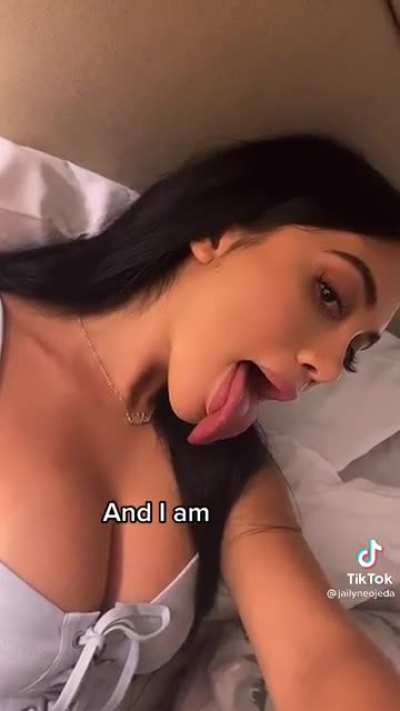 Long tongue 👅