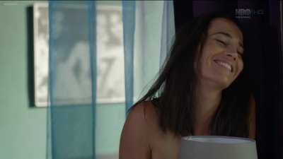 Jana Koles&aacute;rov&aacute; &amp;amp; Jitka Čvančarov&aacute; - Až po u&scaron;i S1E10 (CZ2014) - Lamp at the right height for obstruction, perfect to flirt play with GF.