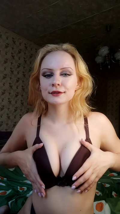 Will you be happy with this titty reveal (oc)