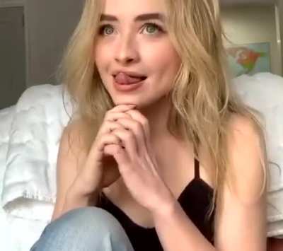 How I wish she'd work that tongue on my pussy 😍👅💦