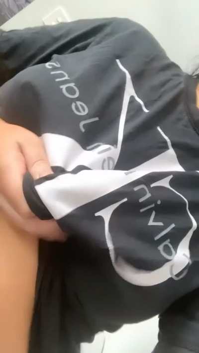 Showing you what&rsquo;s under my t-shirt 😉
