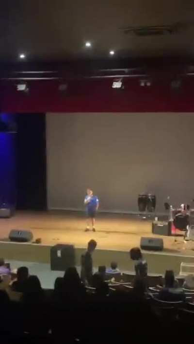 PALMAS pra ele, que moleque brabo