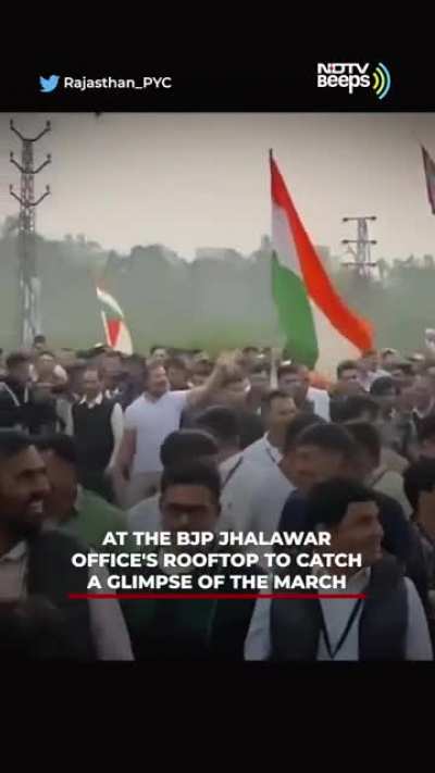 Rahul Gandhi waving at BJP workers