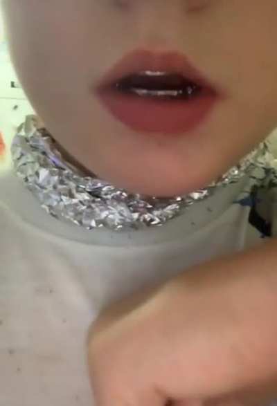 Some kid is trying to flex online using tin foil, no one will believe him