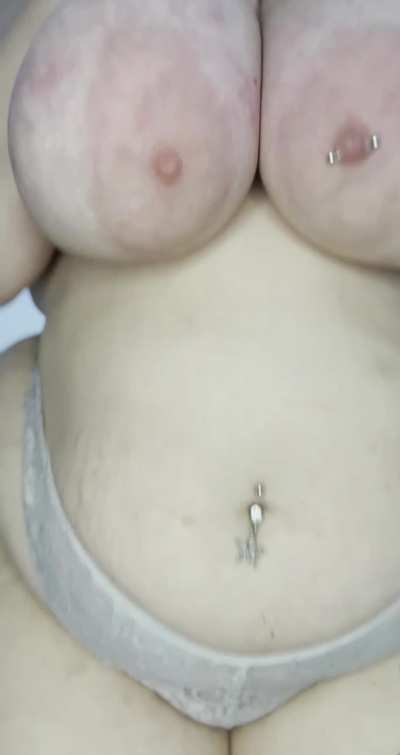 If you don't mind dating a girl with a belly like mine comment yes and I'll send you a gift