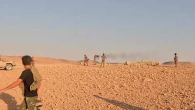 Iraqi tribesmen of Al Jughaifa chasing fleeing isis fighters in Hawran valley, footage from today.