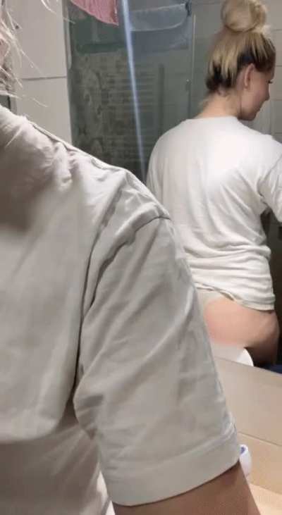I would love to sit like this in Your Cock ;)