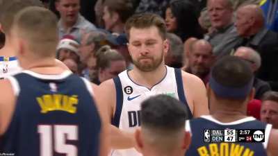 [Highlight] Luka Doncic making step back three pointers look easy