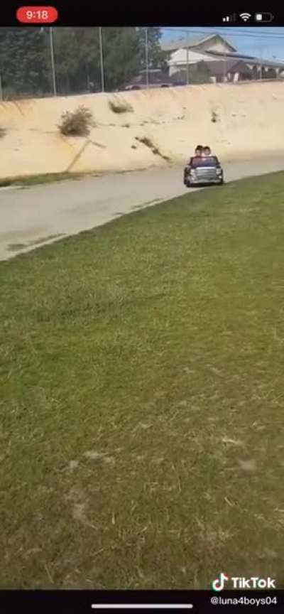 Boomer gets angry at little kids playing in power wheels, asks for a drivers license.