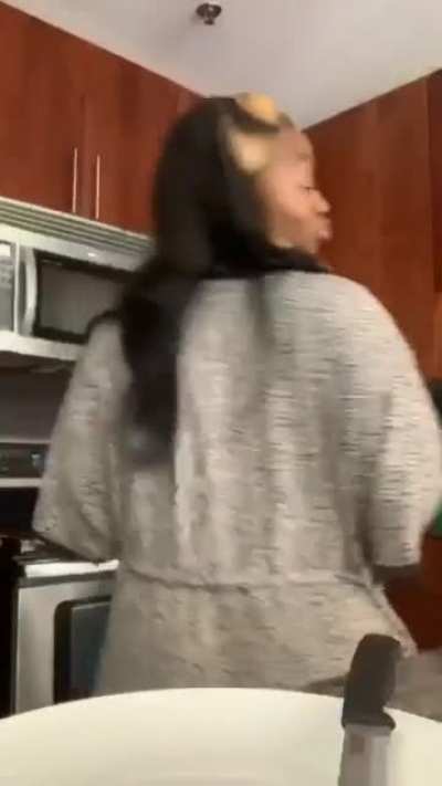 Robe Claps (she don&rsquo;t have no claps on tiktok 🤷🏾&zwj;♂️)