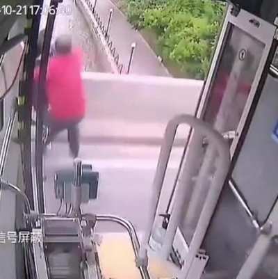 Bus driver saves young boy from getting murdered by mother