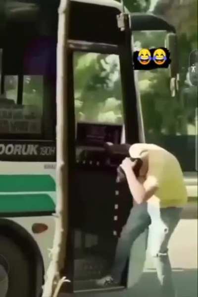 Sign really didn’t like his singing