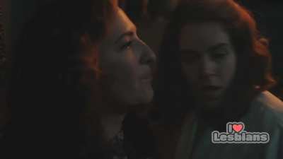 Abbi Jacobson &amp;amp; D'Arcy Carden (A League Of Their Own - s01e04 - Scene #1)