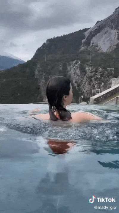 mady gio epic bikini vleavage and tight round butt