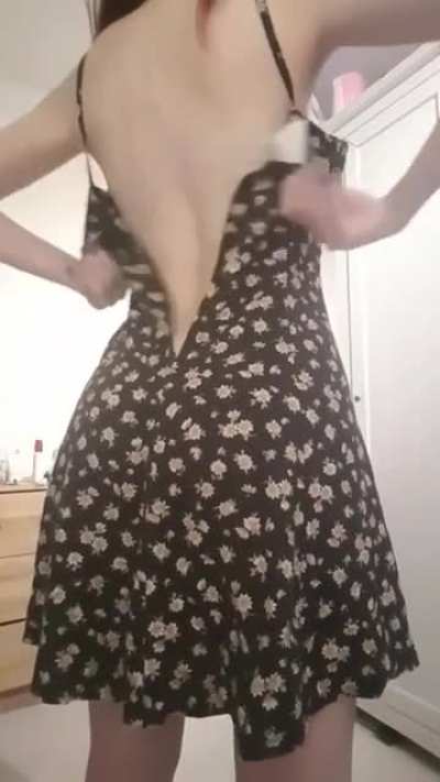 AMATEUR GIRL SUMMER DRESS STRIP