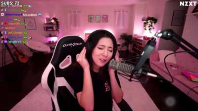 if ur sad, hope leslie singing I&rsquo;m Yours brightens up your day!!