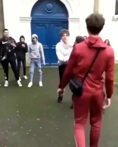 School fight French version. "Sound on"