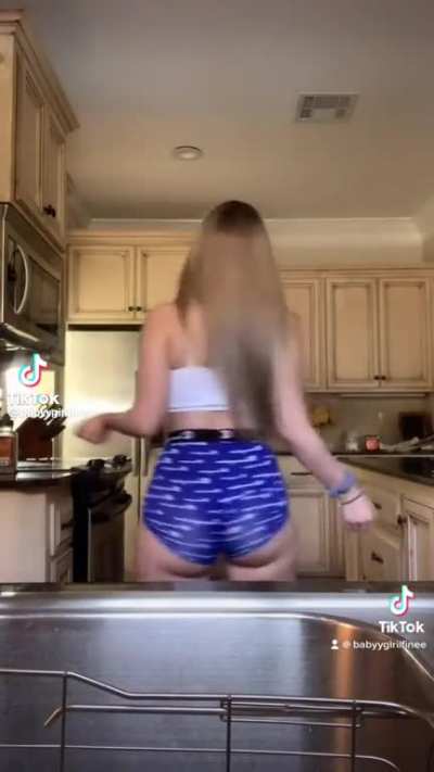 KITCHEN TWERK