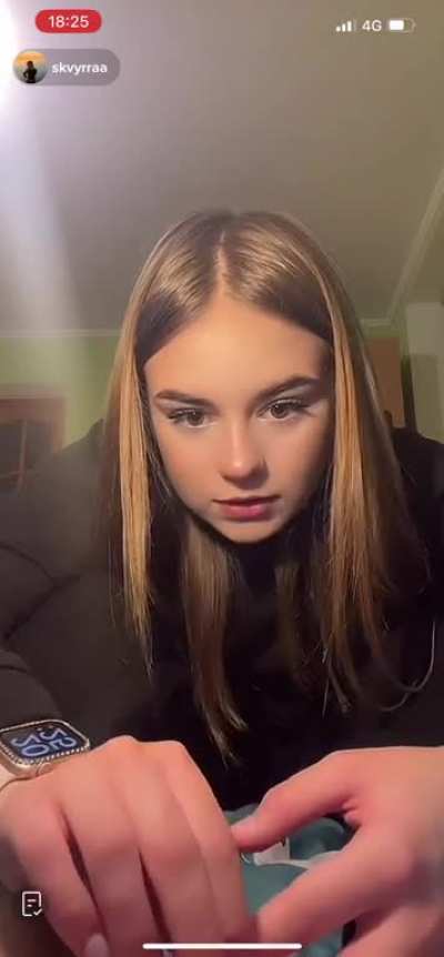 Super cute girl showing soles Live for gifts!