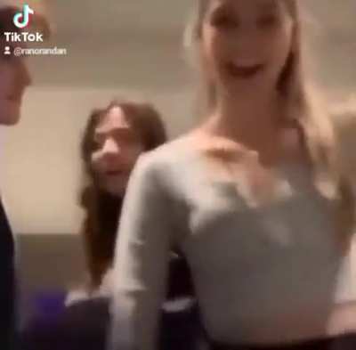 Una ira irradia dentro de su cuerpo 