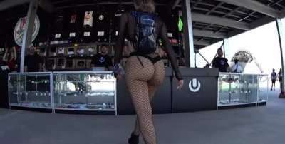 Look at that ass