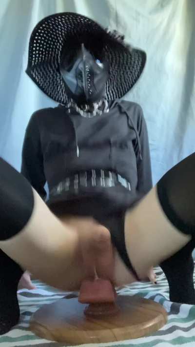 Would you fuck a plague doctor 🖤