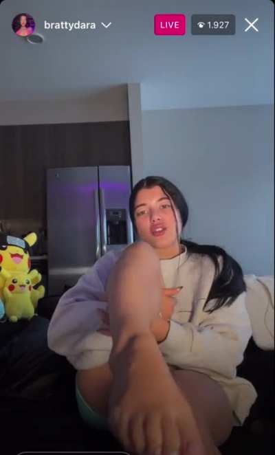 Feet from Dara&rsquo;s IG live earlier