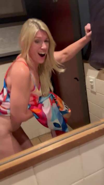 BBC towering over this blonde MILF in the reflection &spades;️🍑