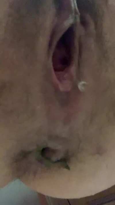 How many more do you think I have in my hole? 🤭🪵