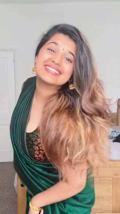 Gayathri 🥵