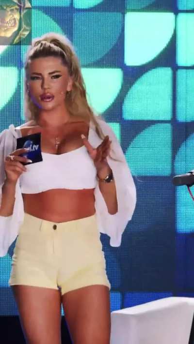 Cindy Breuer ex Pearlie mit &uuml;berragenden Hotpants zum Lippenlesen