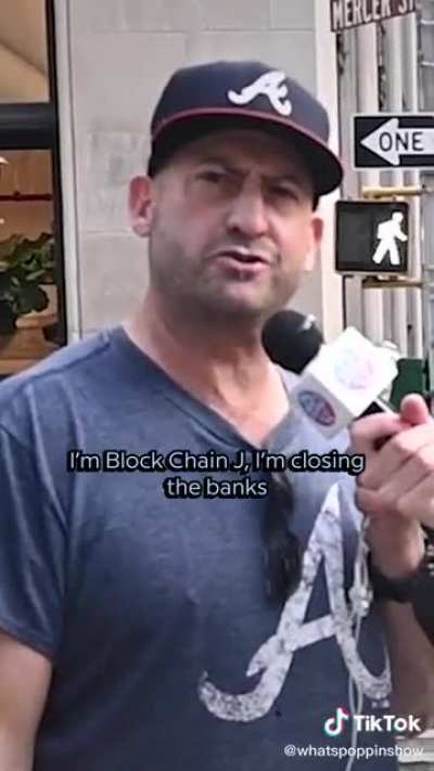 NYC man with an icecream cone gives an interesting interview