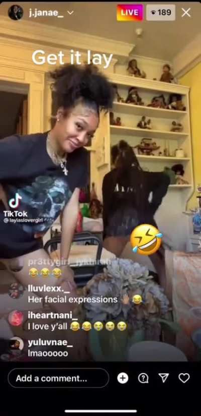 old video of lay twerking (i couldn&rsquo;t remove the emoji cuz the vid not mine)