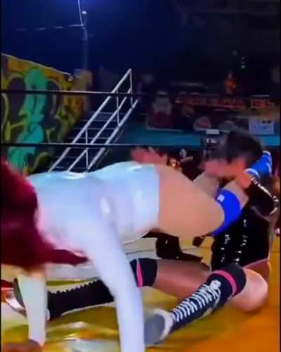 Elektra ass in face
