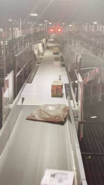 [OC] Packages being sorted