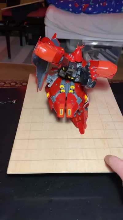 How to pose gunpla? (sorry for the questionable quality)