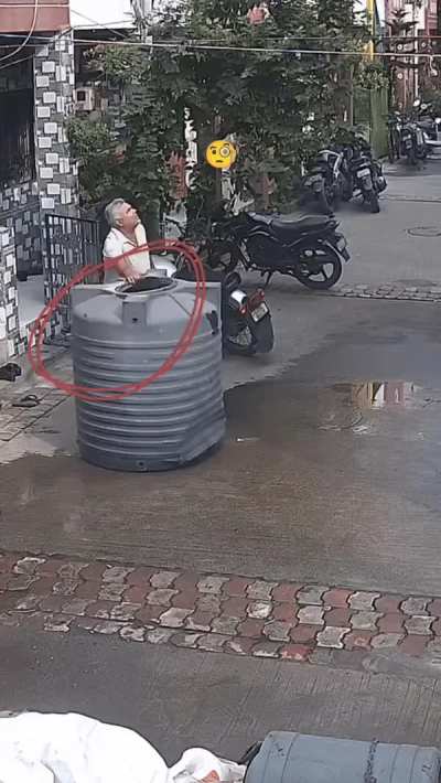 Aunty's lucky day