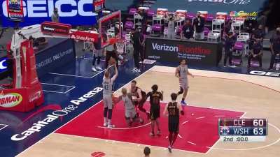 [Highlight] Bradley Beal&rsquo;s face says it all as the Wizards miss 3 lay-ups to end the 1st half