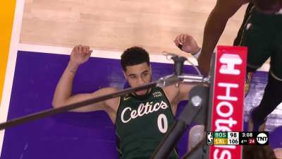 [Highlight] Jayson Tatum tried it on the King 👑 😳