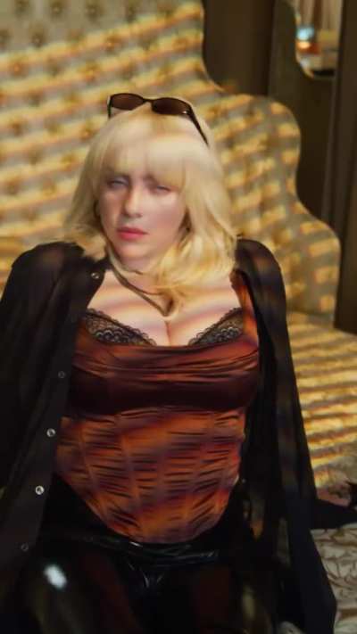Billie Eilish tits