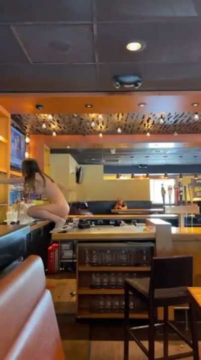 Fully nude Florida woman destroys Ocala restaurant before being tasered by police.