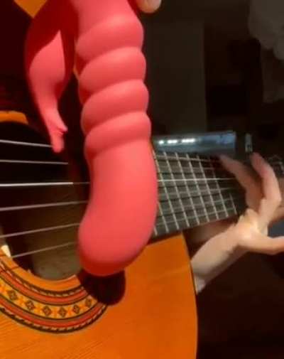 That's another way to play Misirlou (Pulp Fiction) on the guitar!