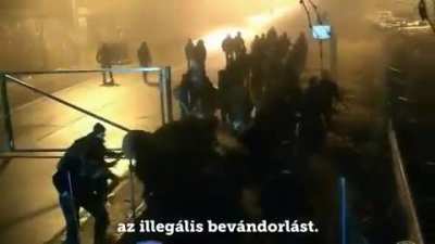 &ldquo;Br&uuml;sszel m&aacute;r megint kezdi&rdquo; - hivatalos korm&aacute;nyzati hirdet&eacute;s.