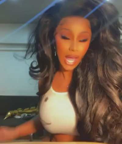Cardi Dancing so Sexy