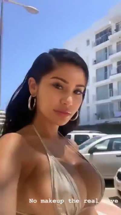 Close Up Jiggle