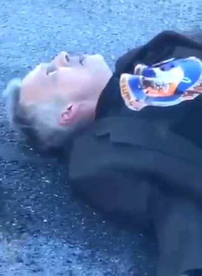 Это он его боевыми пичкает? Или бывают резиновые)))
